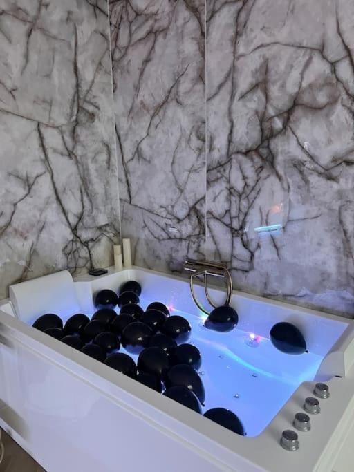 Les Chambres D Excellence Spa Sète Extérieur photo